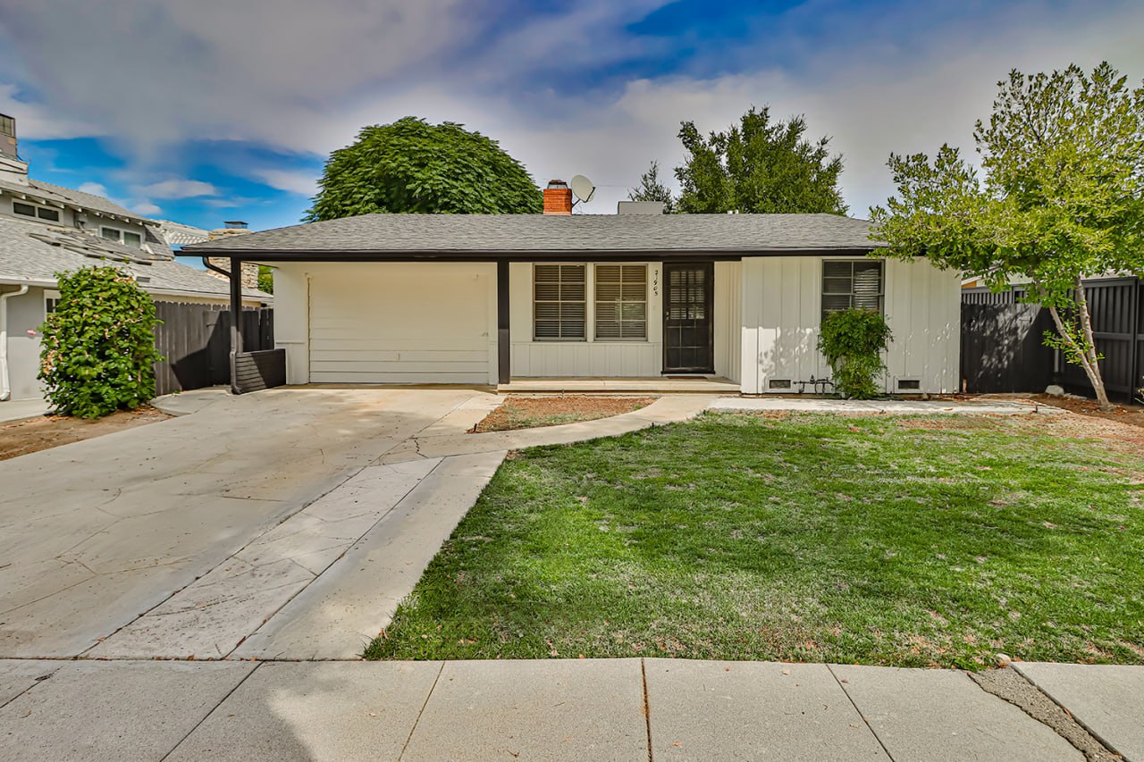 Remodeled House with a Big Backyard for Rent! - Фотографія 8