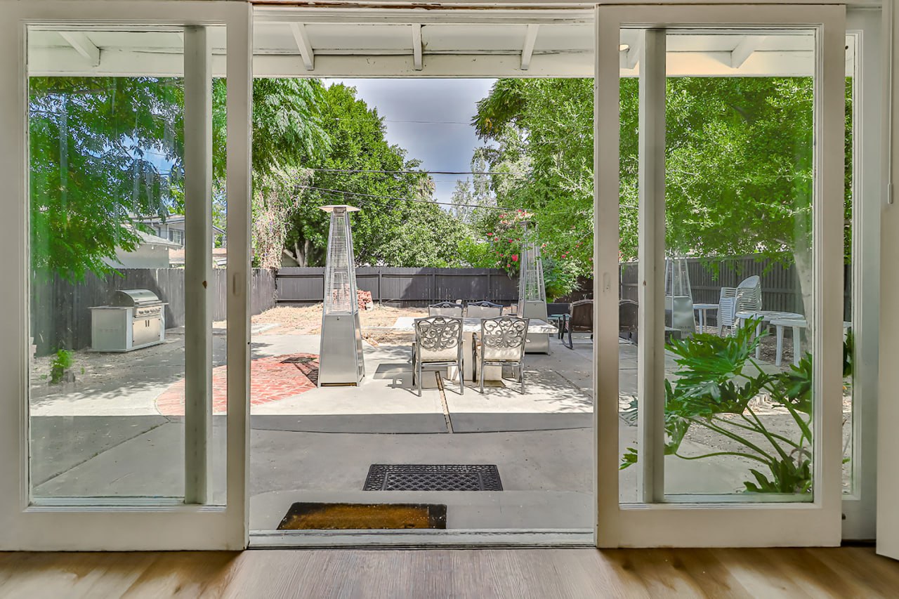 Remodeled House with a Big Backyard for Rent! - Фотографія 15