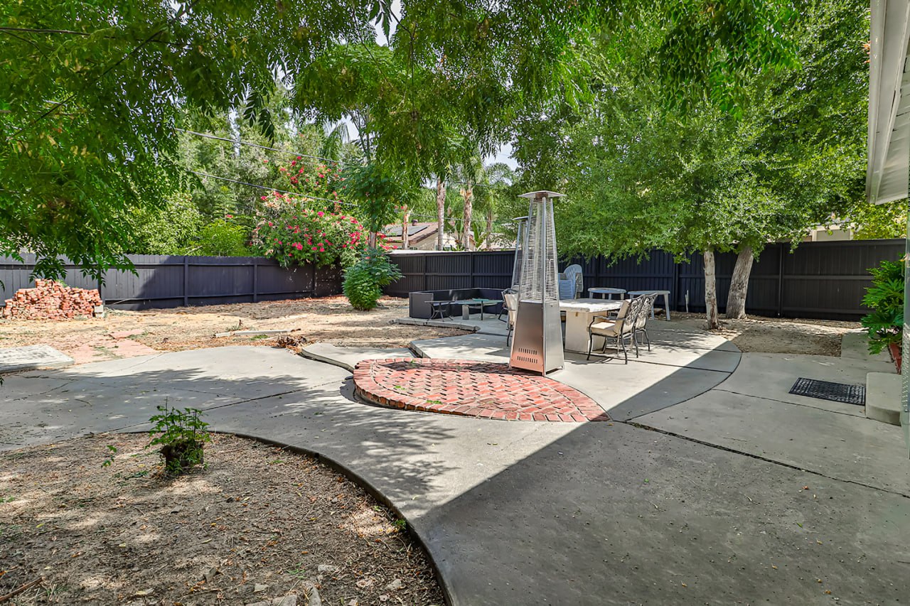 Remodeled House with a Big Backyard for Rent! - Фотографія 16
