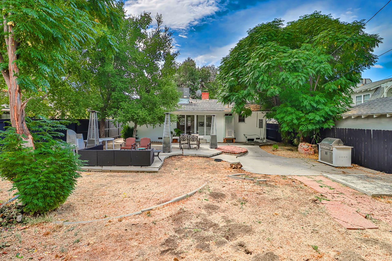 Remodeled House with a Big Backyard for Rent! - Фотографія 17