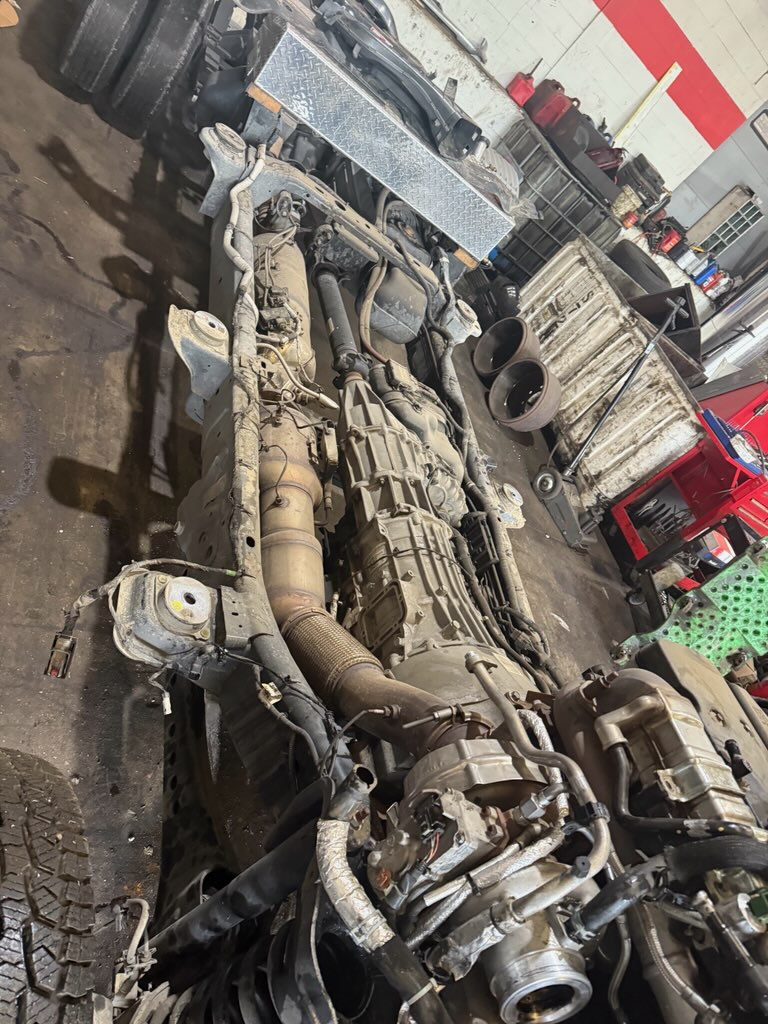 Сервис больших грузовиков и трейлеров | Профессиональный ремонт SEMI TRUCK и RAM 350 - Фото 4