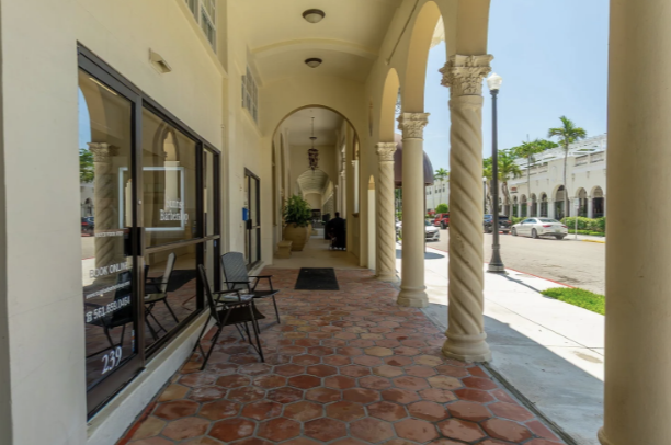 PALM BEACH BARBERSHOP — Вечное мастерство и традиции с 1936 года - Фото 12