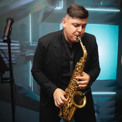 muzikanti-saksofonst-rznozh-photo