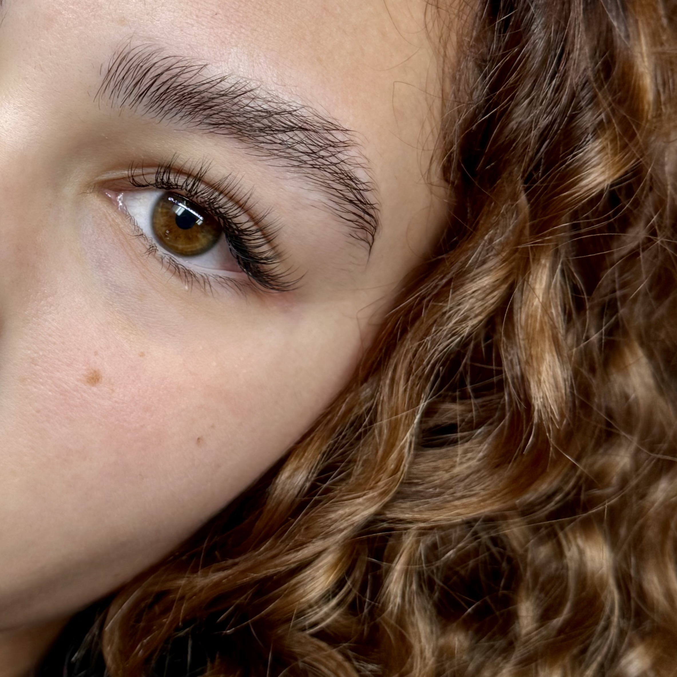 Lash extensions, lash lift, brow lamination, tint and shape - Фото 2