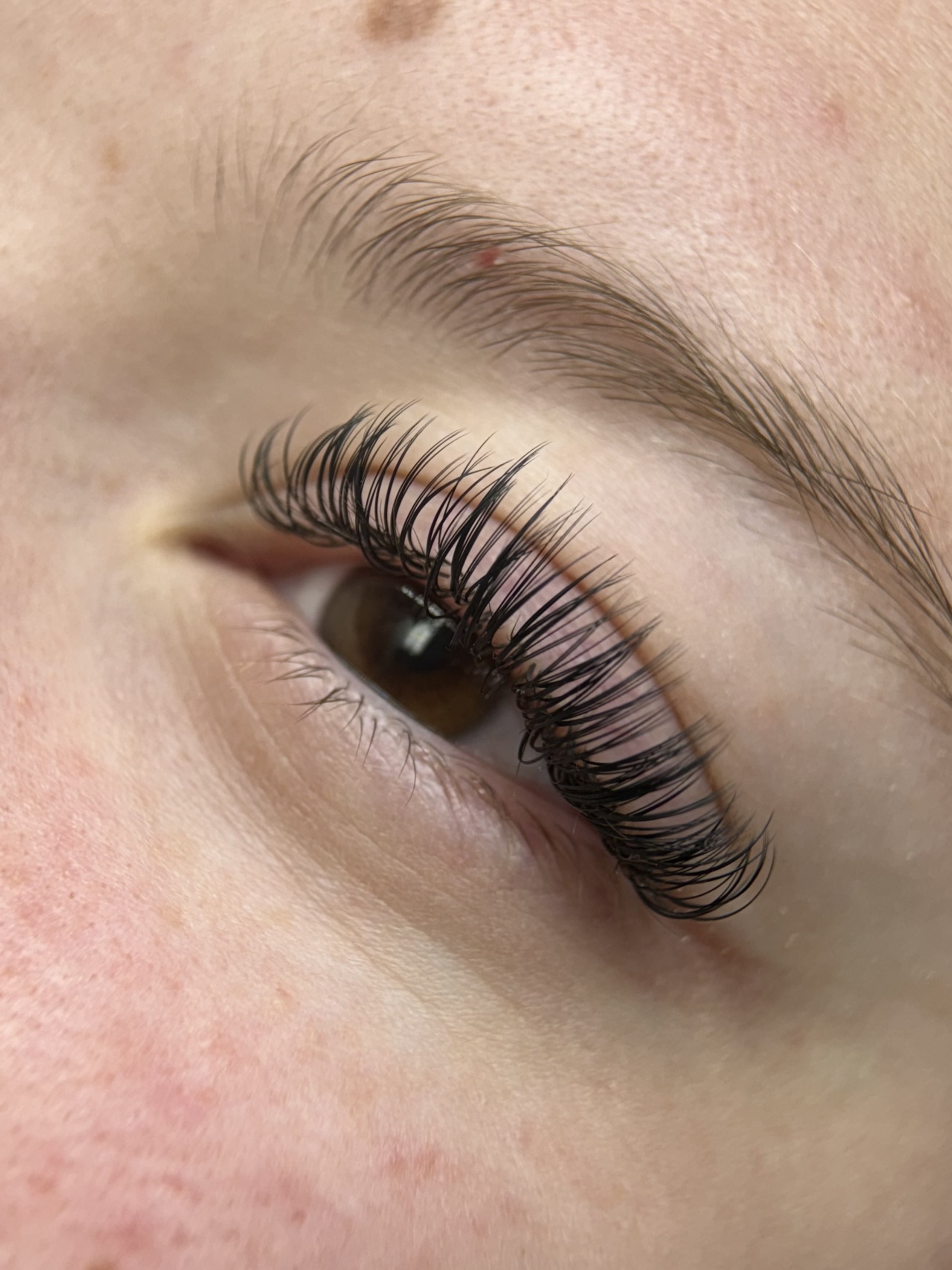 Lash extensions, lash lift, brow lamination, tint and shape - Фото 8