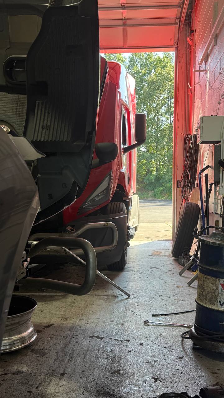 TRUCK PARKING & SERVICE 24/7 - Фото 3