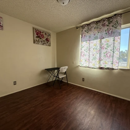 2-bedroom-apartment-master-bed-photo