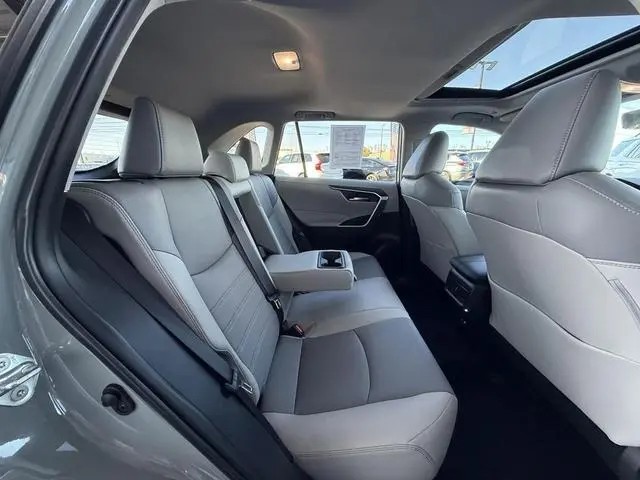 Neatly Used 2023 Toyota RAV4 XLE Premium - Фото 3