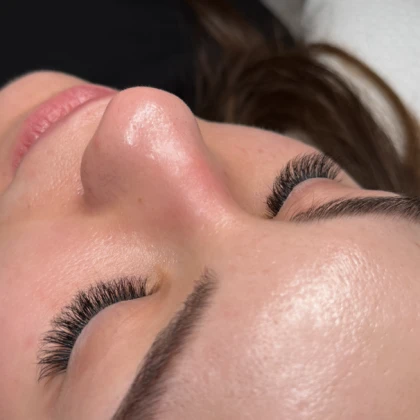 lashmaker-zaproshuyu-na-naroshtuv-photo