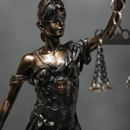 knutson-law-ubezhishte-bond-p-photo