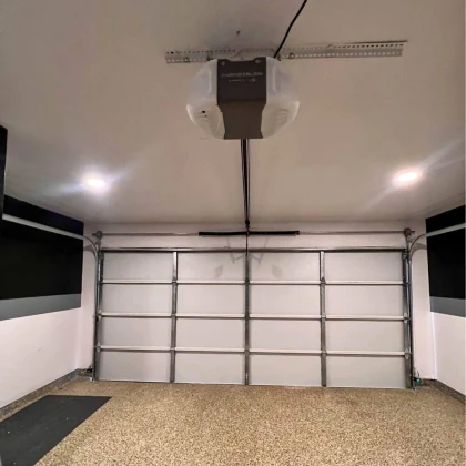 ustanovka-garazhnih-dverey-photo