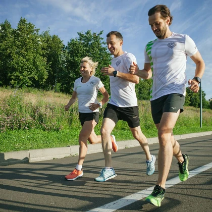 trener-po-begu-sportivniy-die-photo