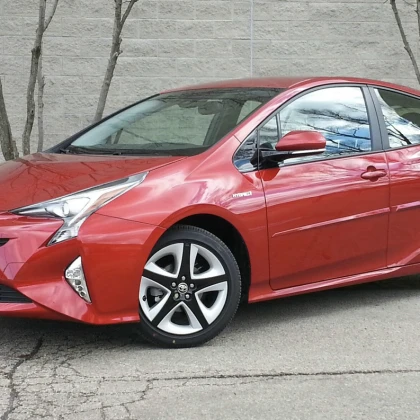 sdam-v-arendu-toyota-prius-thr-photo