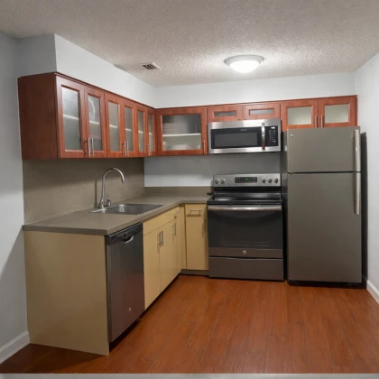 2-bedroom-apartment-lease-take-photo