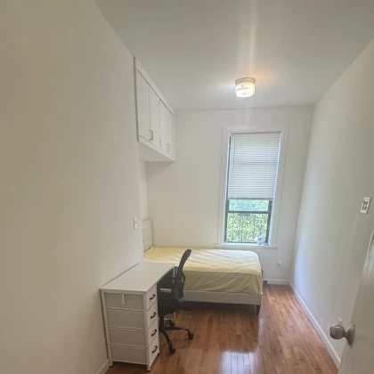 sdam-komnatu-dlya-devushki-bez-v-photo