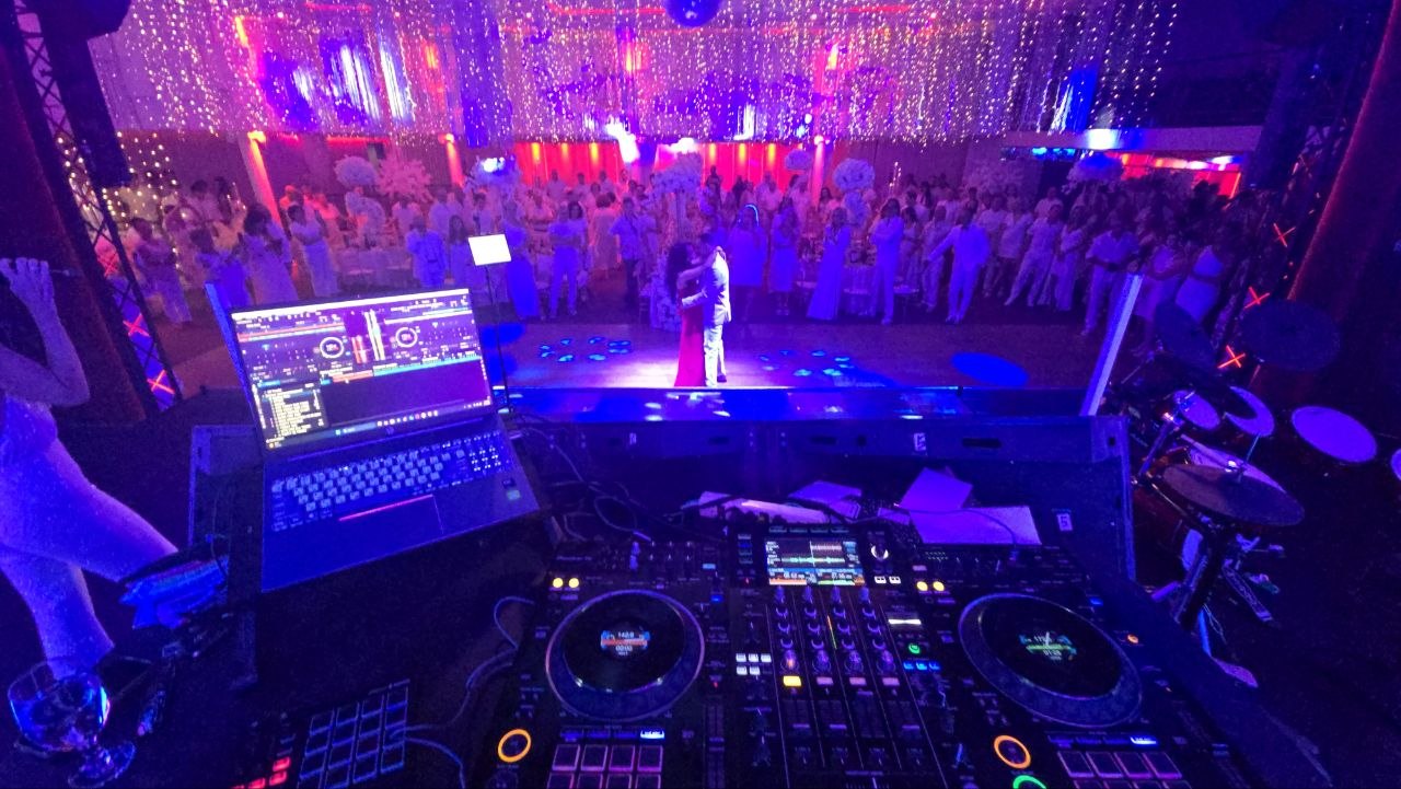 Праздник под ключ DJ, ведущий, музыканты, свет и звук - Фото 5