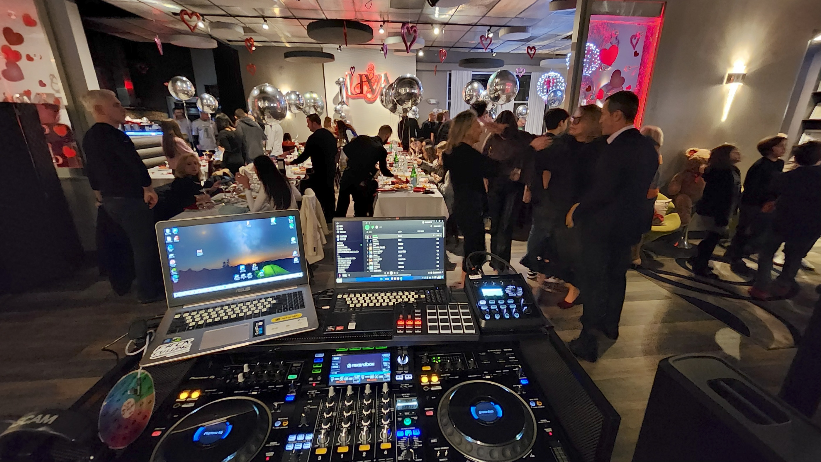 Праздник под ключ DJ, ведущий, музыканты, свет и звук - Фото 8