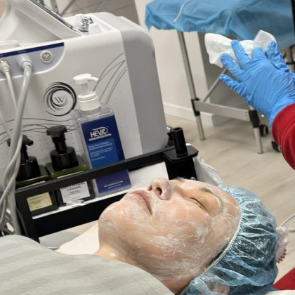 nachinayushtiy-kosmetelog-ishtet-mod-photo