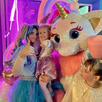 anmator-na-dityachiy-deny-narodzhennya-dosvd-10-rokv-photo