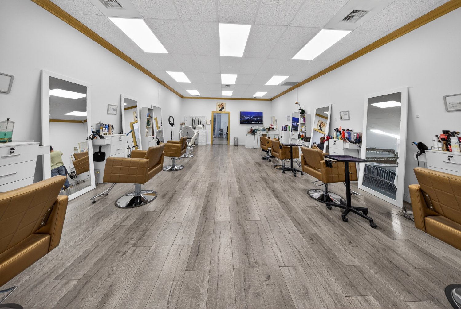 Glendale, CA Beauty Salon For Sale - $135,000 - Фото 2