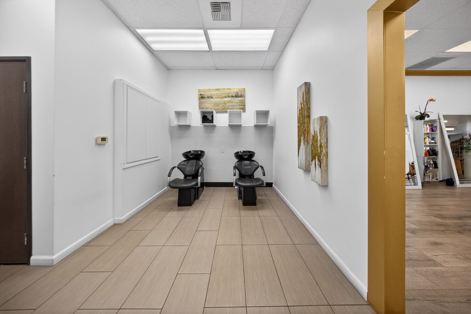 Glendale, CA Beauty Salon For Sale - $135,000 - Фото 7
