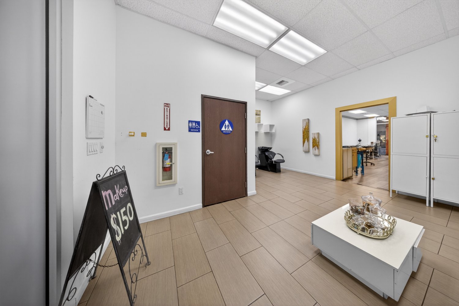Glendale, CA Beauty Salon For Sale - $135,000 - Фото 8