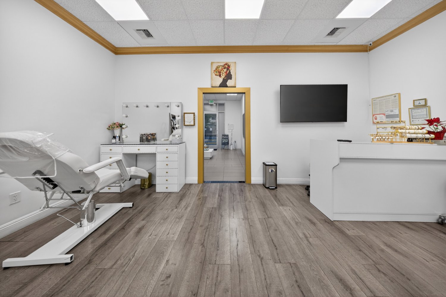 Glendale, CA Beauty Salon For Sale - $135,000 - Фото 5