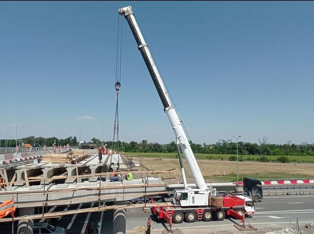 Truck crane rental 25, 32, 35, 40, 50, 60, 70, 90, 100, 120, 130, 150 tons