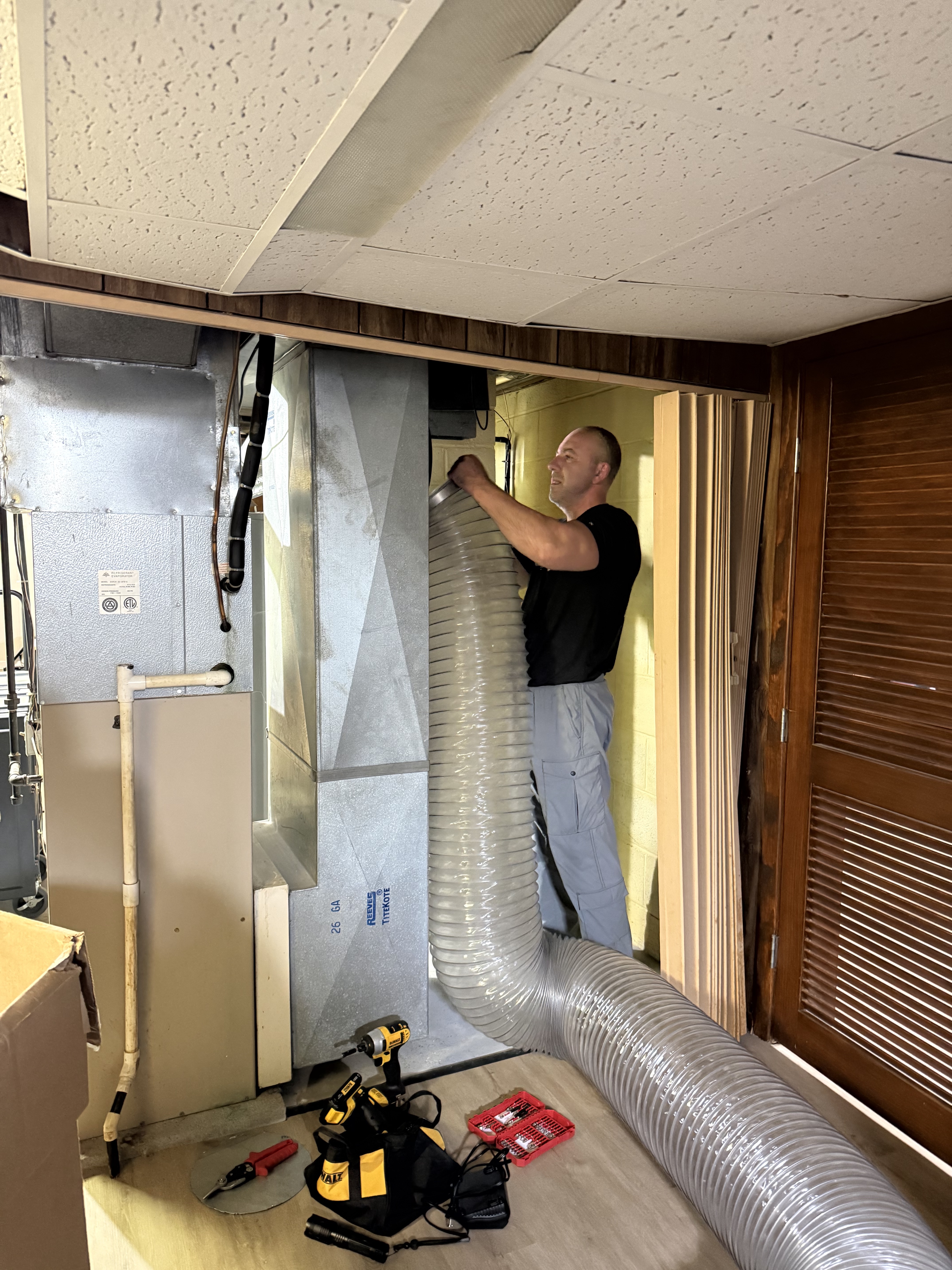 Professional HVAC System Cleaning - Фотографія 3