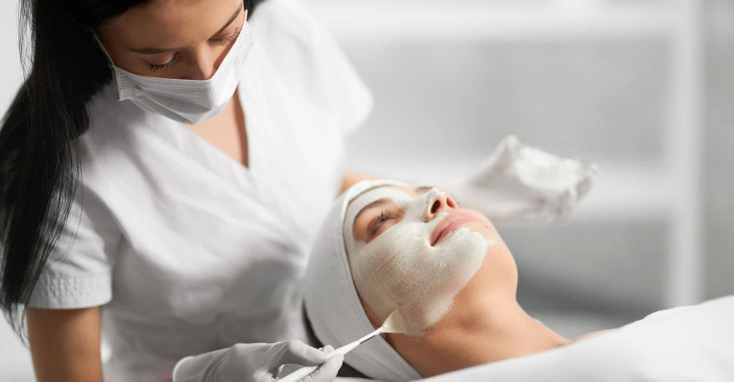 Як стати косметологом у США? Гайд з отримання ліцензії косметолога-естетиста (Esthetician License)