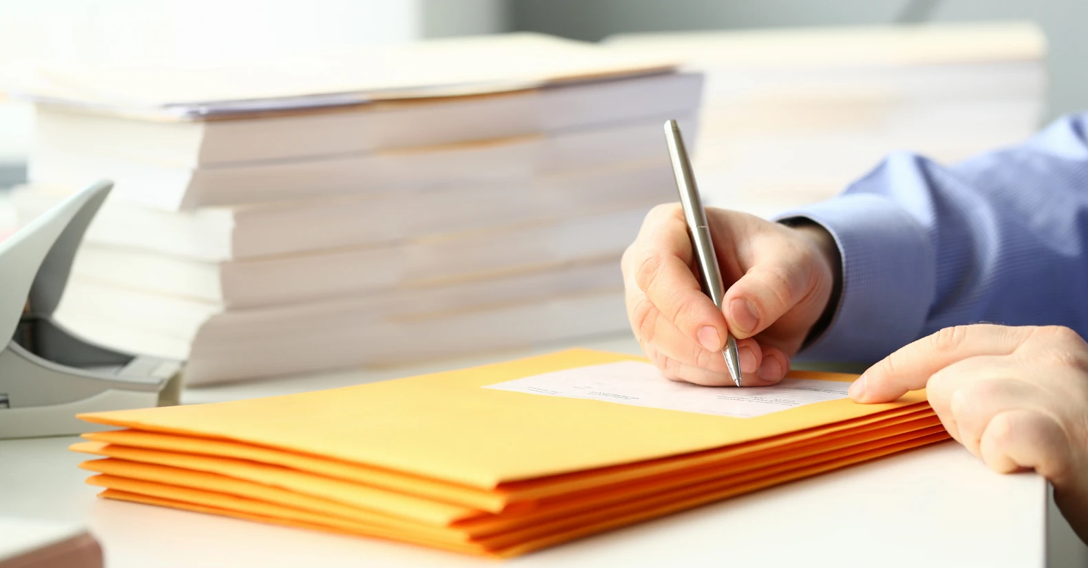 Як підписати конверт в США?