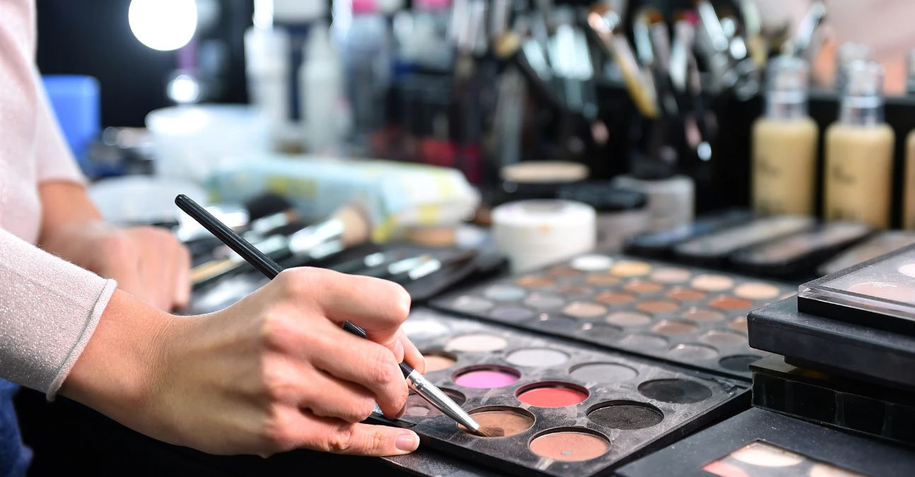 Сфера красоты в США: обзор штатов и профессий с самой высокой зарплатой в beauty-индустрии для иммигрантов