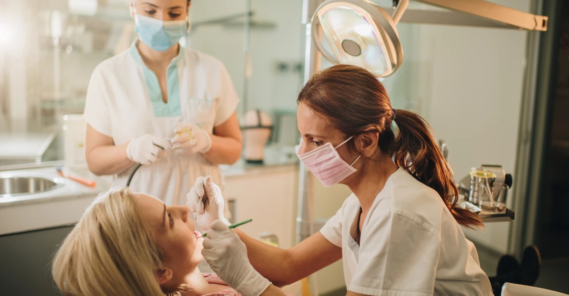 Асистент стоматолога в США: все про те, як почати кар'єру іммігранту