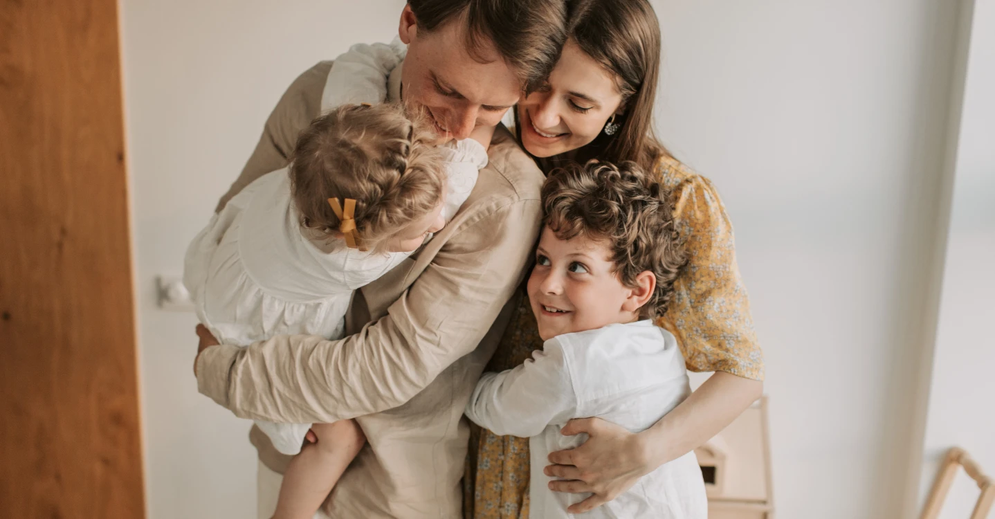 Как нелегалы в США могут получить грин-карту через брак: программа Байдена