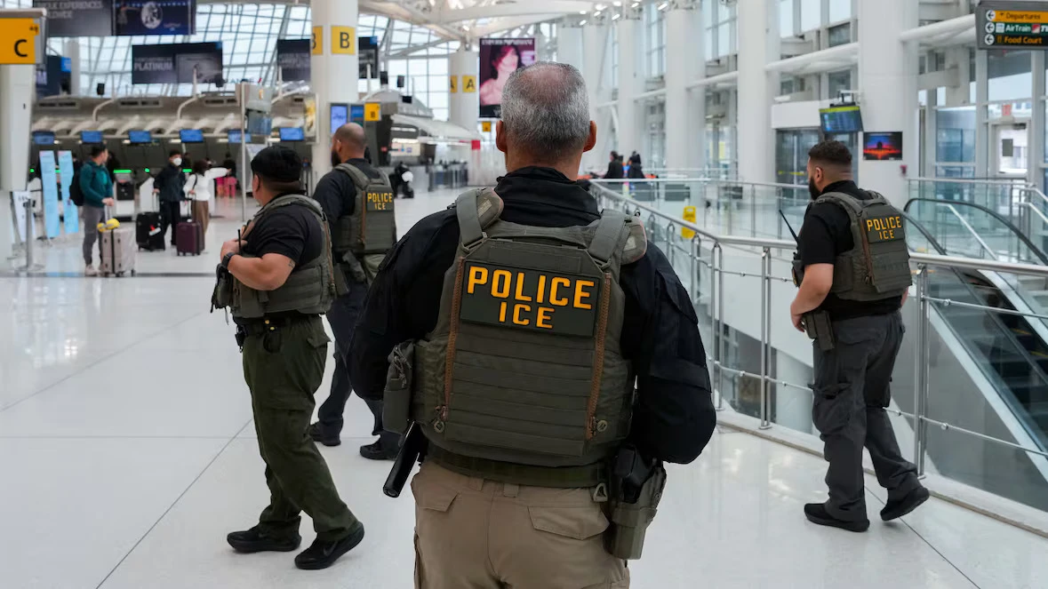 ICE в аэропортах США: чего ожидать и как защитить себя