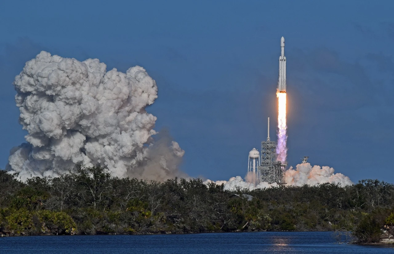 SpaceX готовится запустить секретный космический самолет
