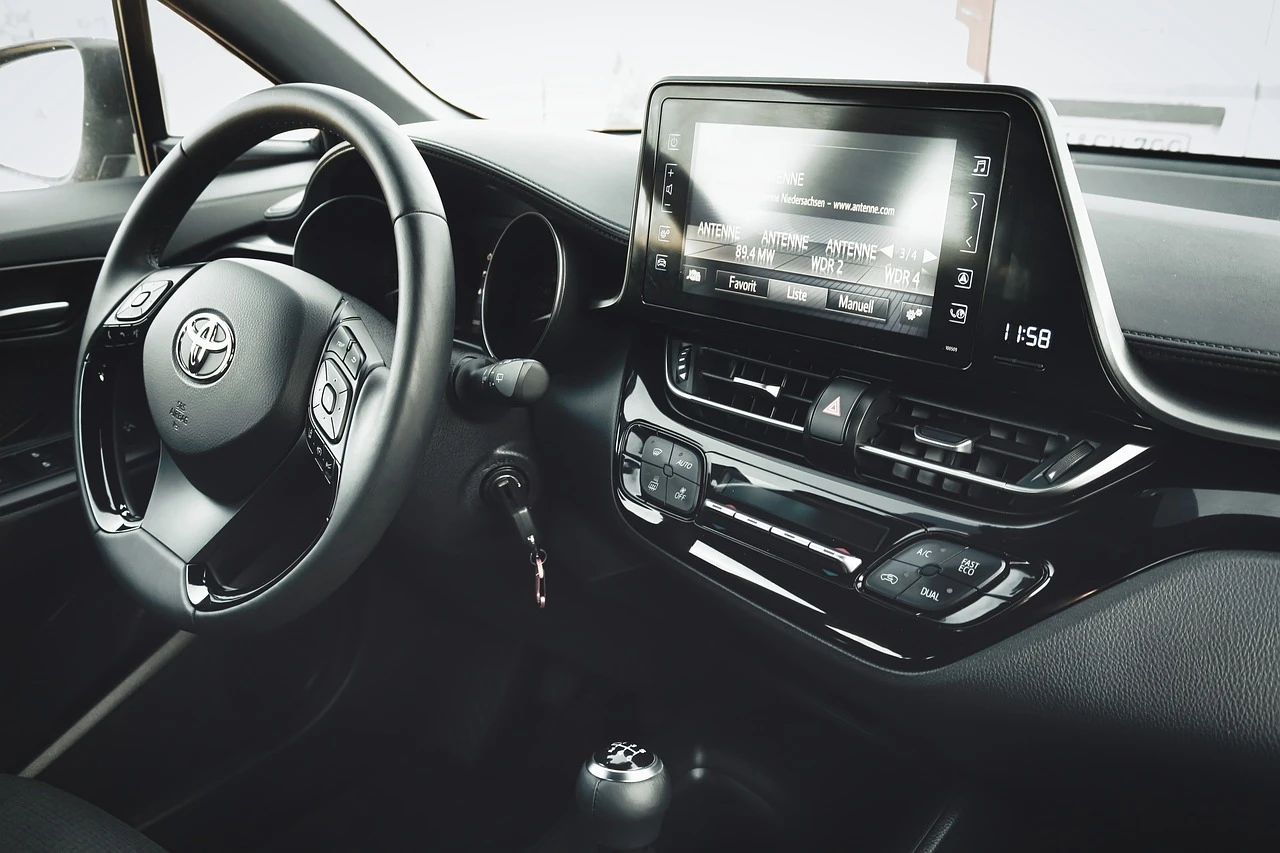 Toyota отзывает около 1 млн автомобилей