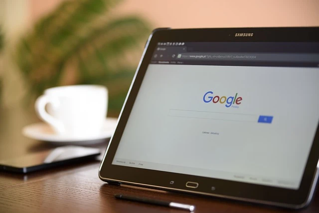 Google увольняет сотни сотрудников, чтобы сократить расходы