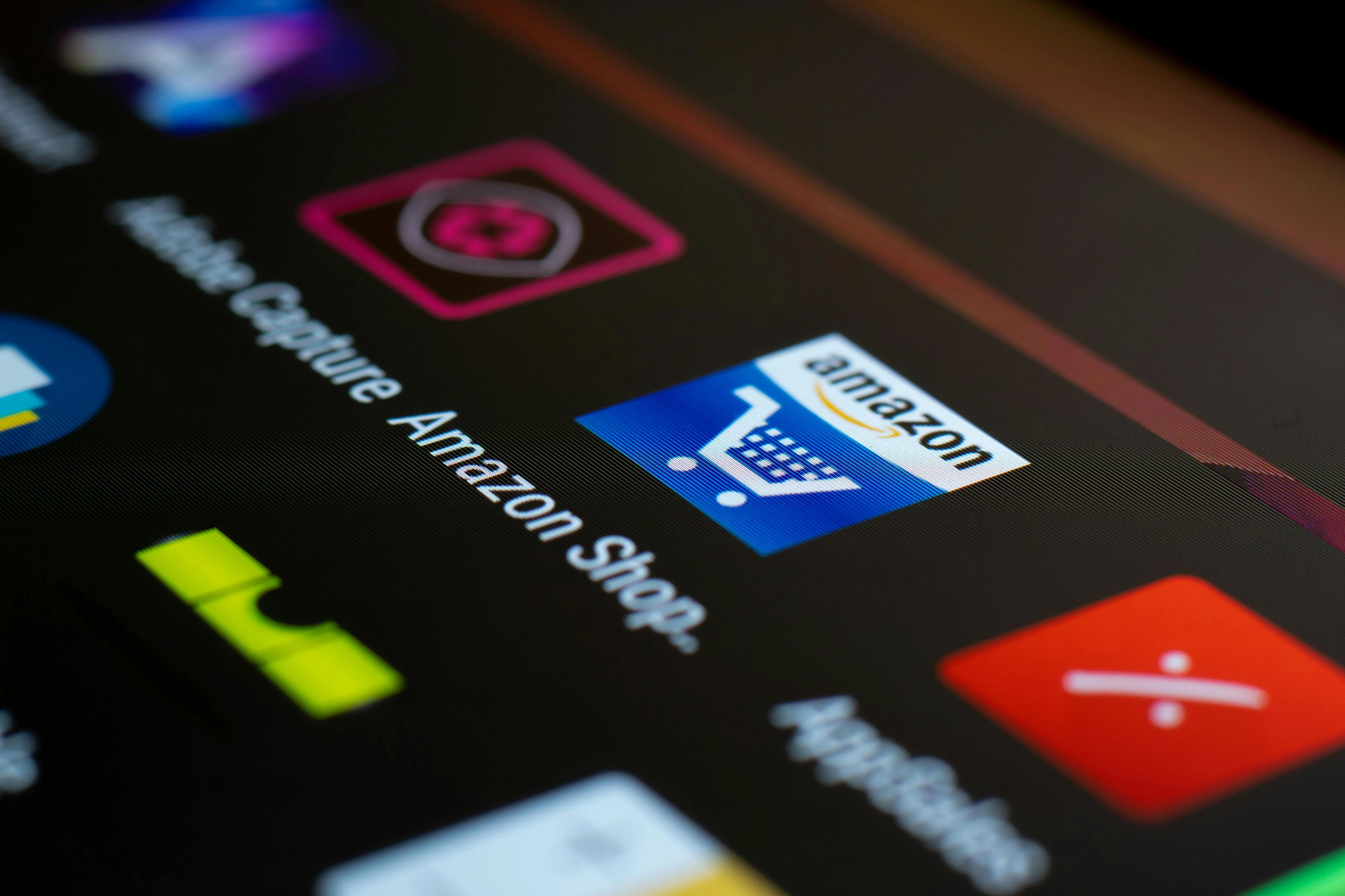 Сотрудники Amazon начали масштабный страйк по всей стране