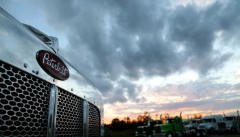 Peterbilt представил два новых автовоза