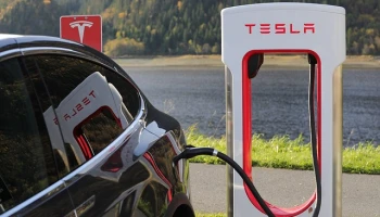 Tesla уволит более 10% сотрудников