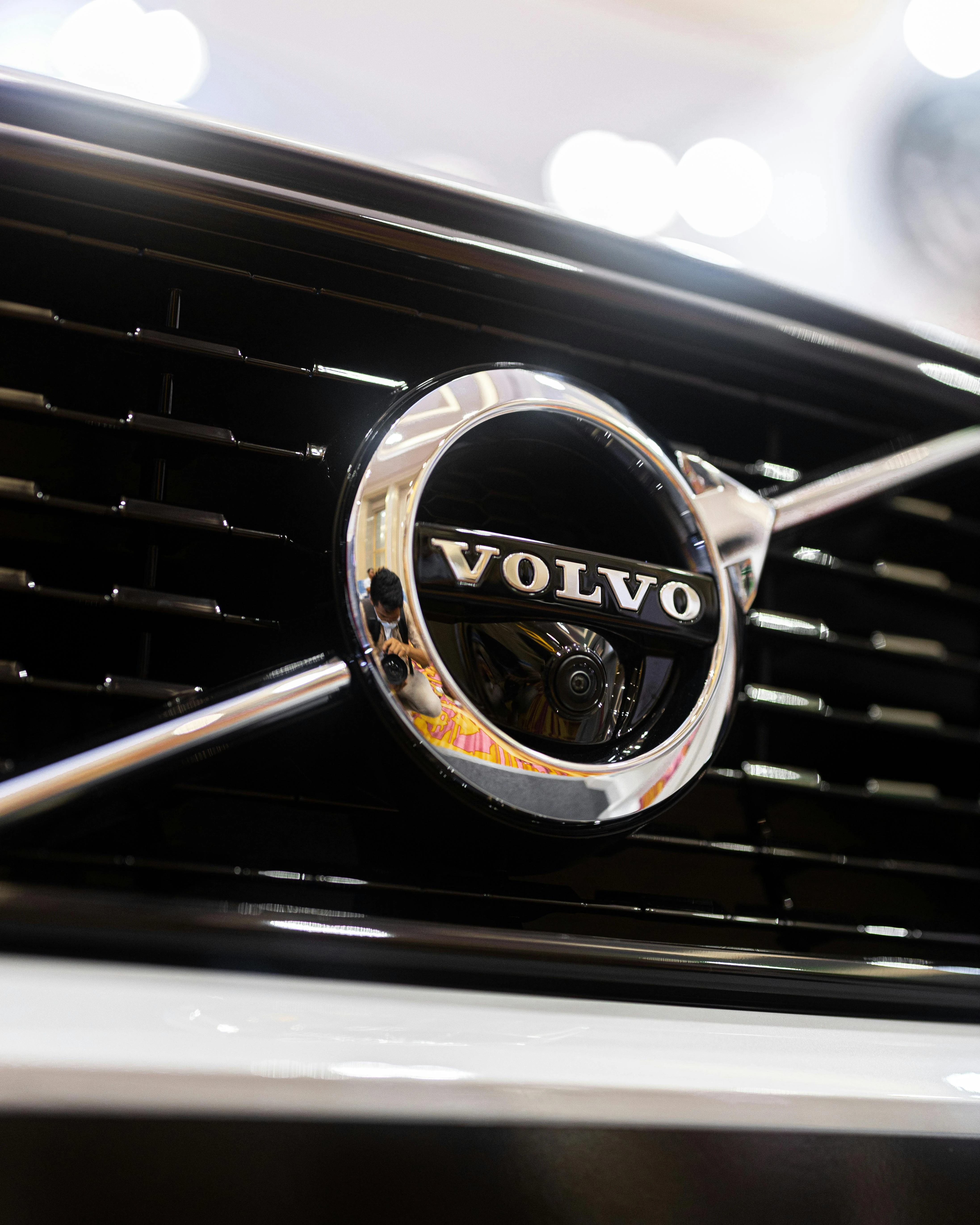 Компания Volvo начала прием заказов на новые VNL