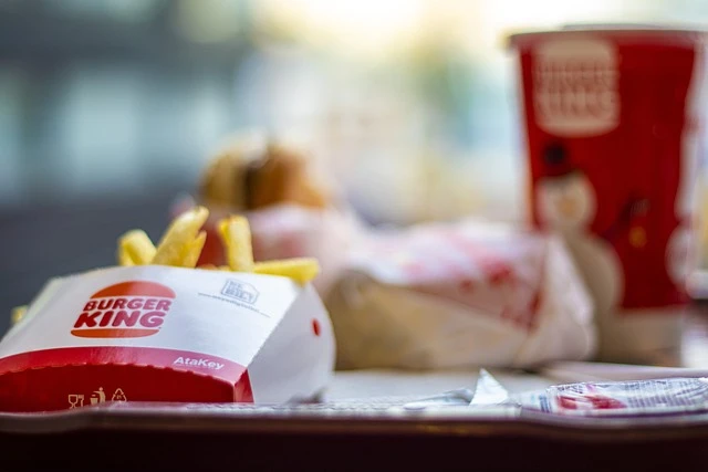 Сотрудницу Burger King и ее сына уволили после вирусного ролика