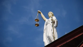 Суд заблокировал программу Байдена по списанию студенческих долгов