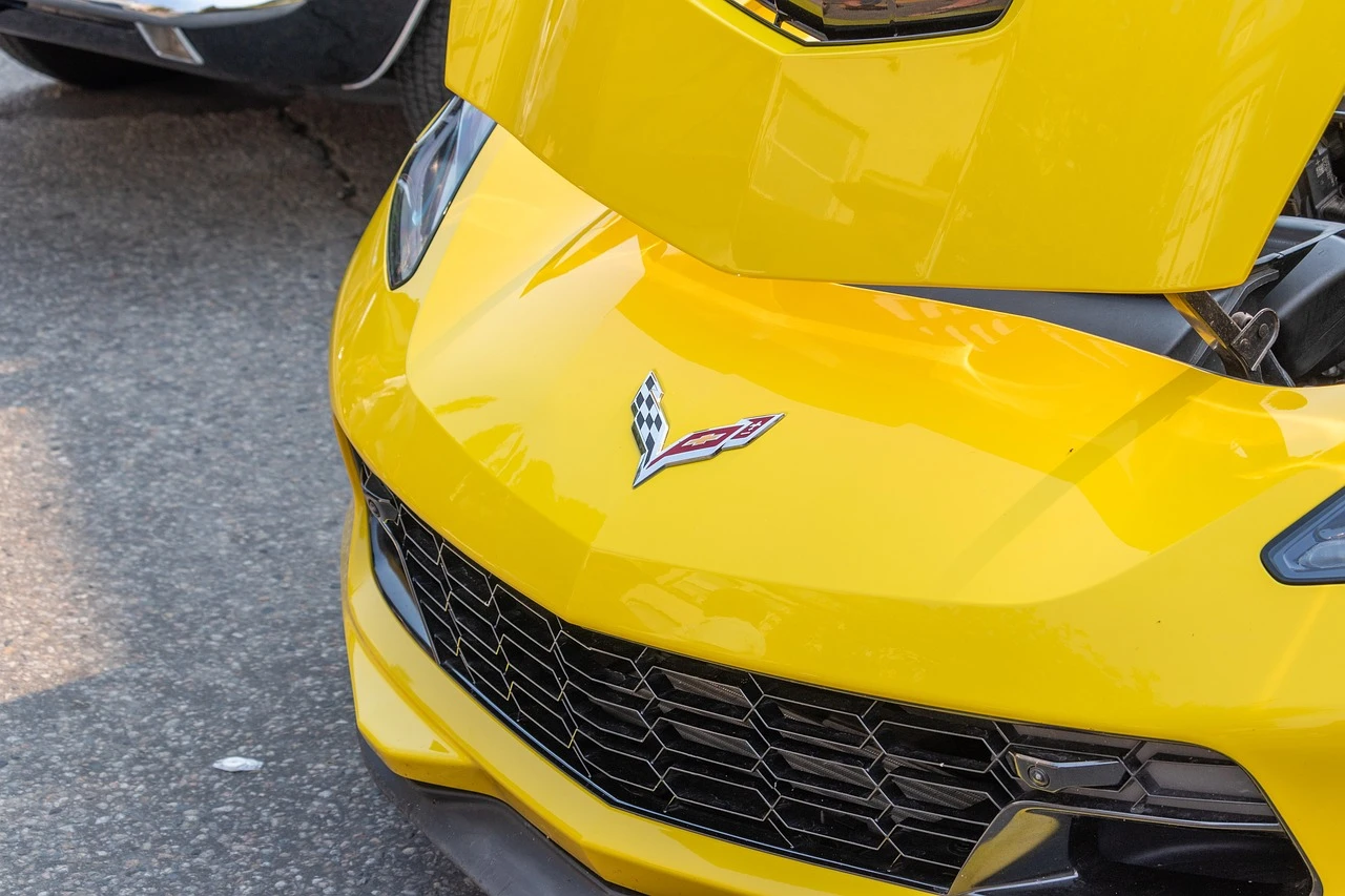 GM представила новый Corvette с самым мощным за всю историю компании двигателем
