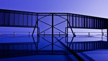 Харрис хочет достроить пограничную стену