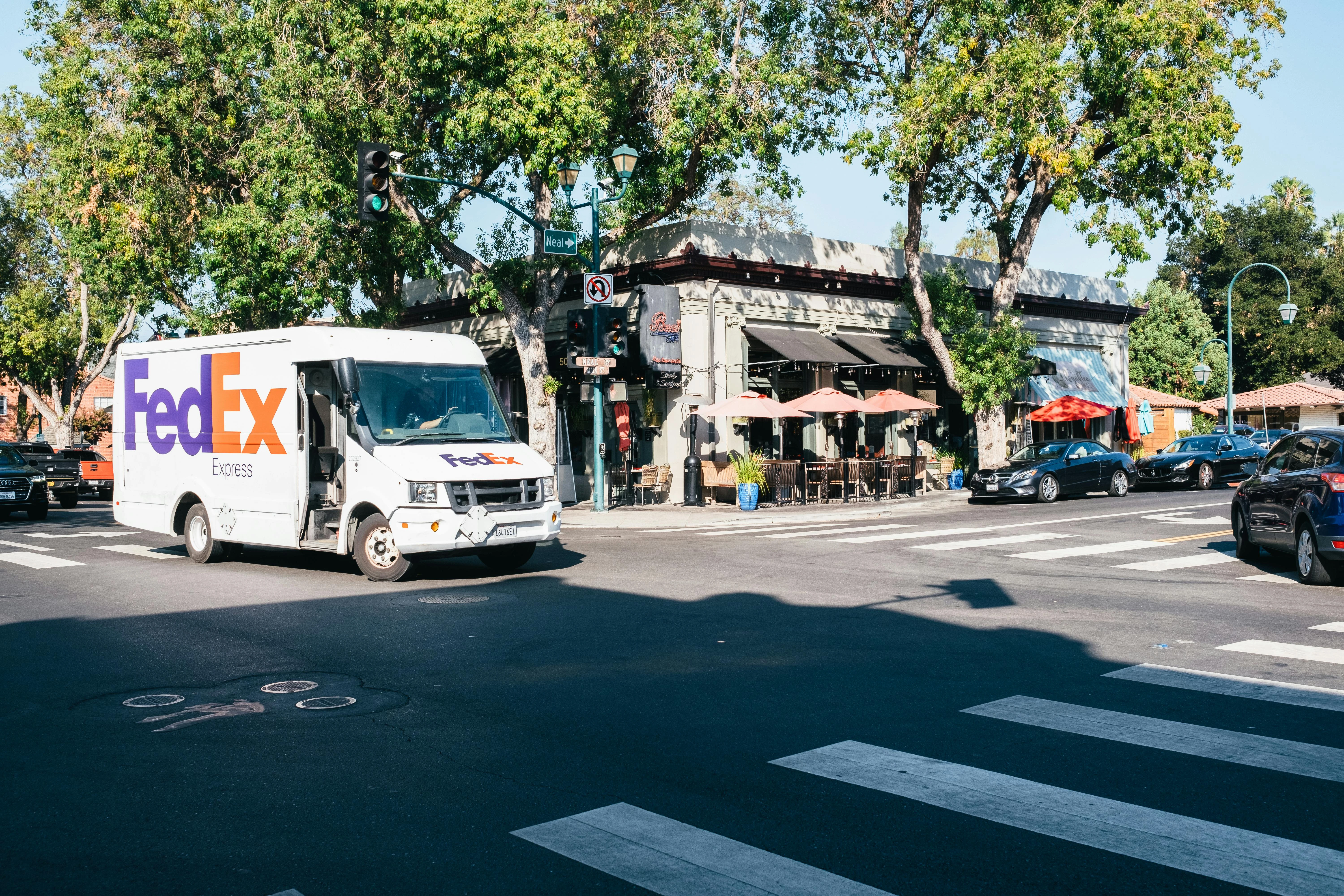 FedEx надеется увеличить прибыльность в праздничные дни