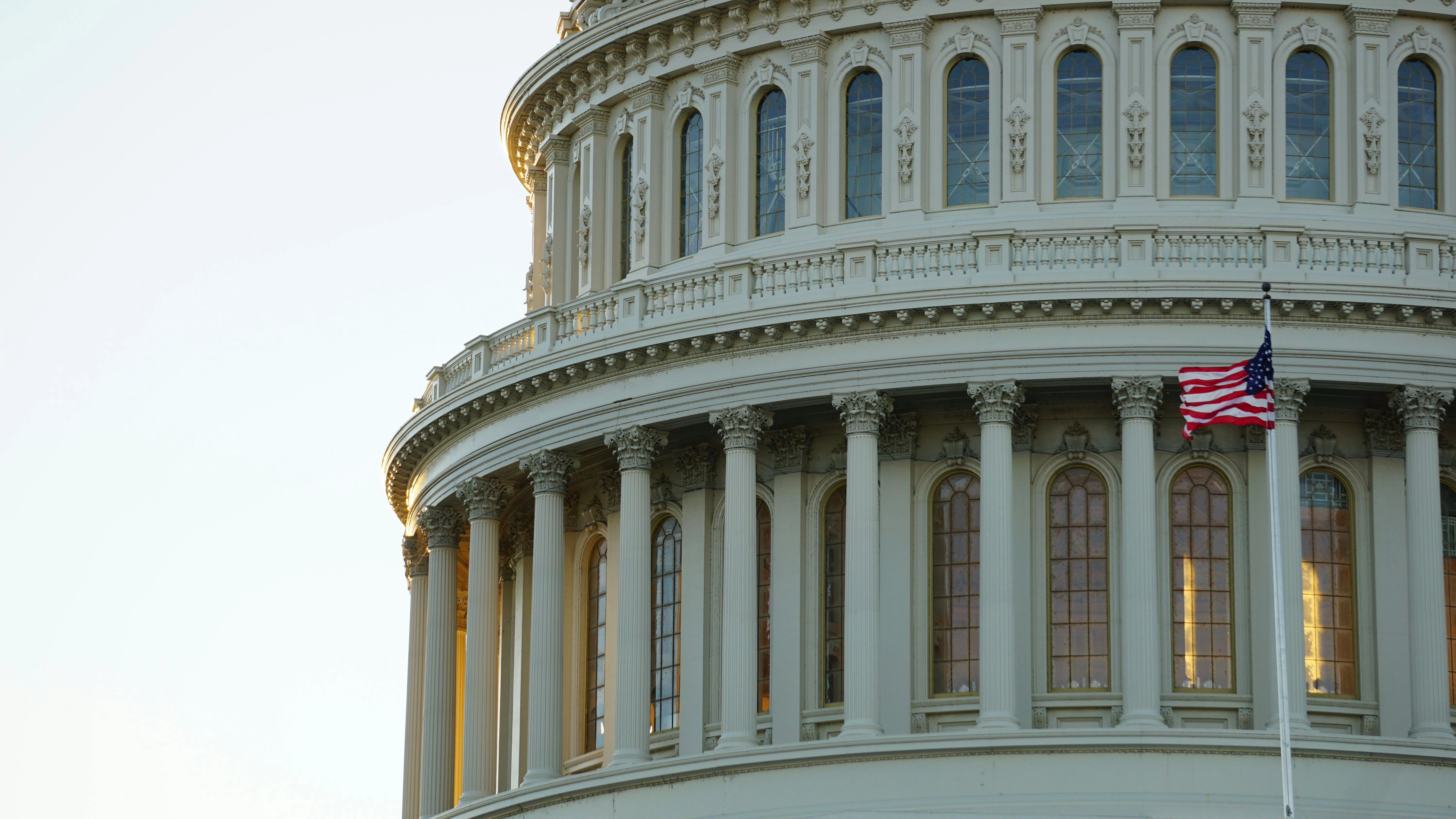 Шатдаун в США: кто продолжает работать после остановки правительства