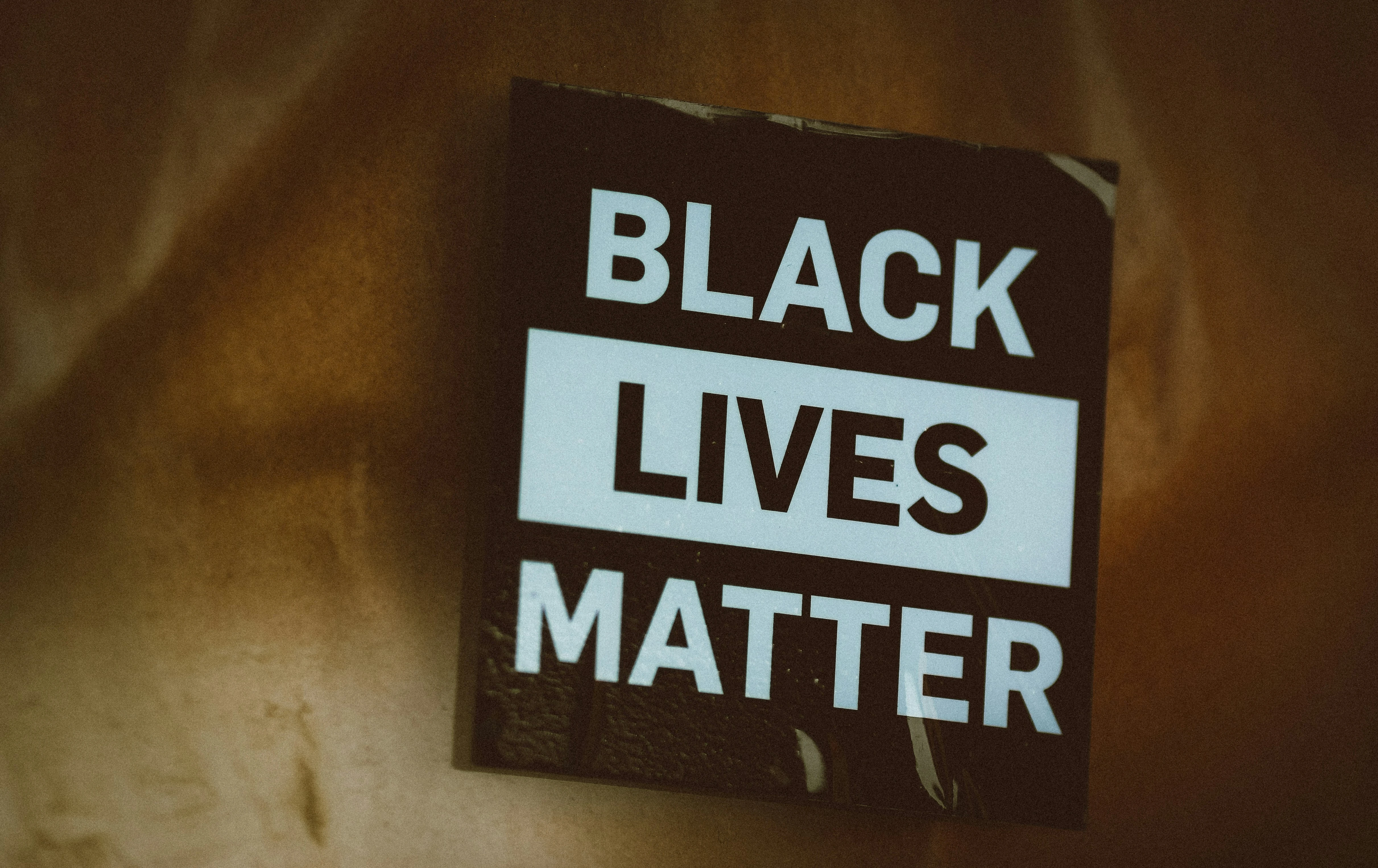 Black Lives Matter подает в суд на фонд Сороса из-за пропавших миллионов