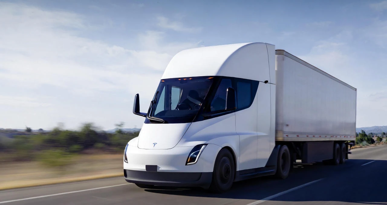DHL запускает Tesla Semi на ежедневном маршруте в 100 миль